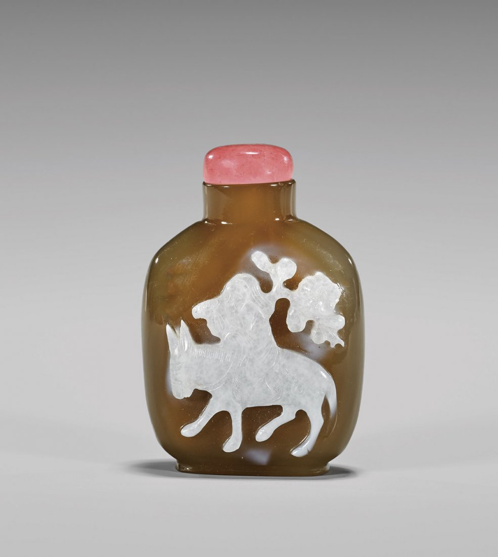 ANTIQUE CHINESE CAMEO AGATE SNUFF BOTTLE (1 of 2)