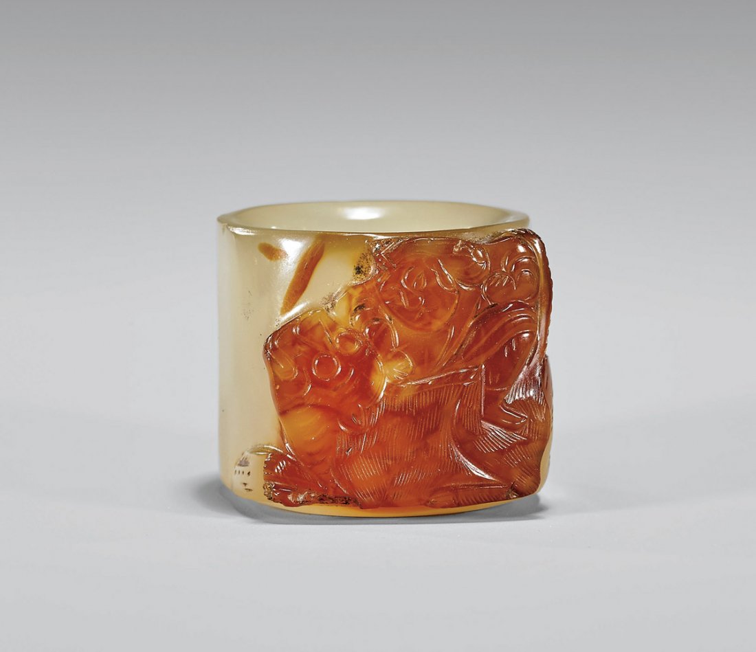 ANTIQUE CHINESE CAMEO AGATE ARCHER'S RING (1 of 2)