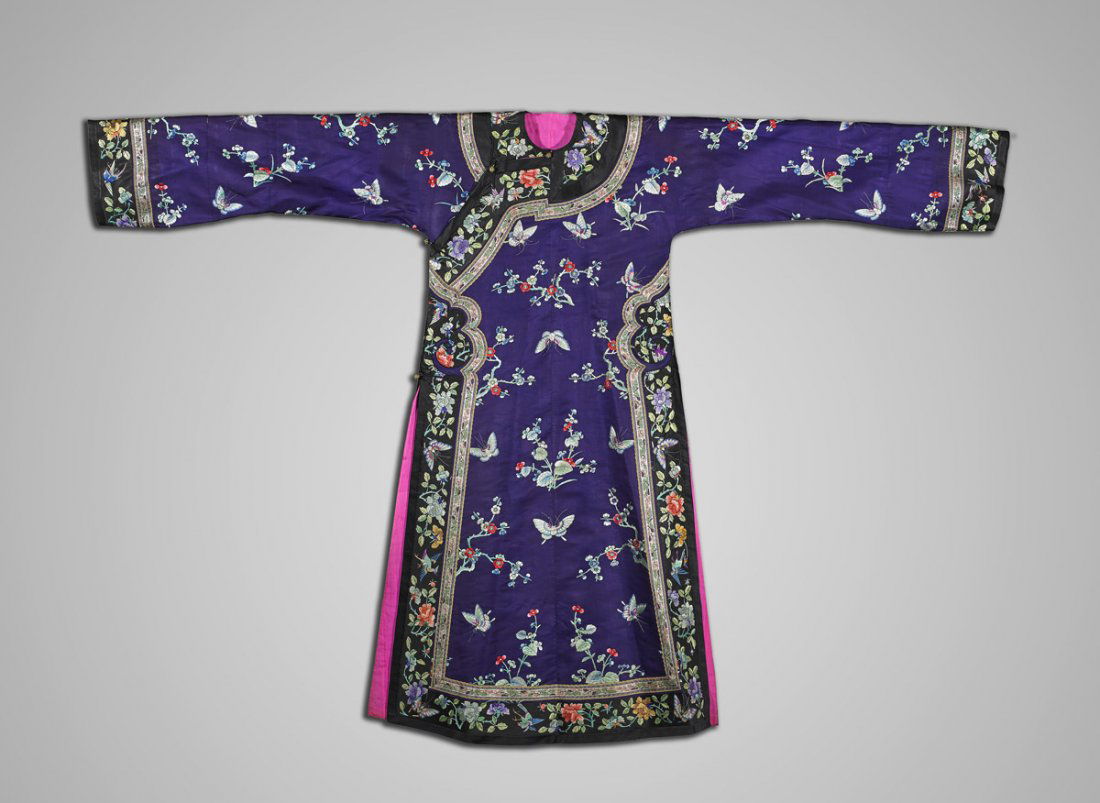 ANTIQUE CHINESE EMBROIDERED PURPLE SILK ROBE (1 of 1)
