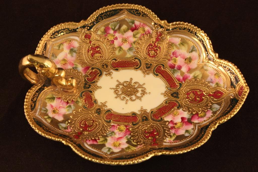 NIPPON Single Handled Nappy: 7 1/2" long, 6" across. Very heavy gold decoration with pink & red roses throughout. Mark #52. Excellent cond.