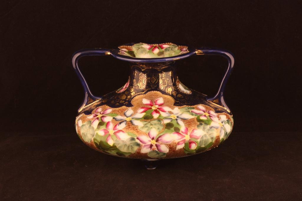 NIPPON Cobalt Double Handle Squat Floral Vase: 5" tall with gold decoration. Mark 89. Excellent condition with major gold loss on handles.