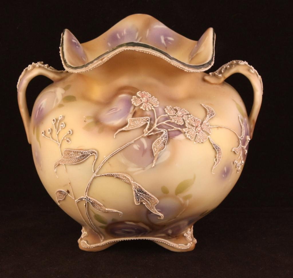 NIPPON Moriage Double-Handled Vase: 4.75" tall. Mark 90. Excellent condition.