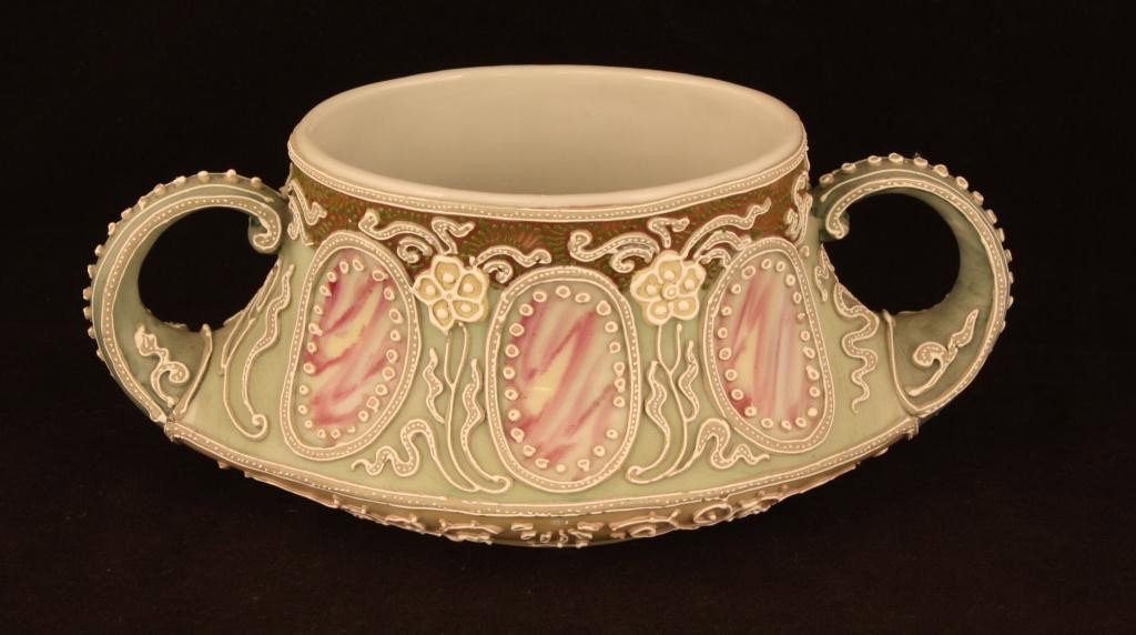 NIPPON Moriage Vase: 3.25" tall. Unmarked. Excellent condition with 6 red & white windows.