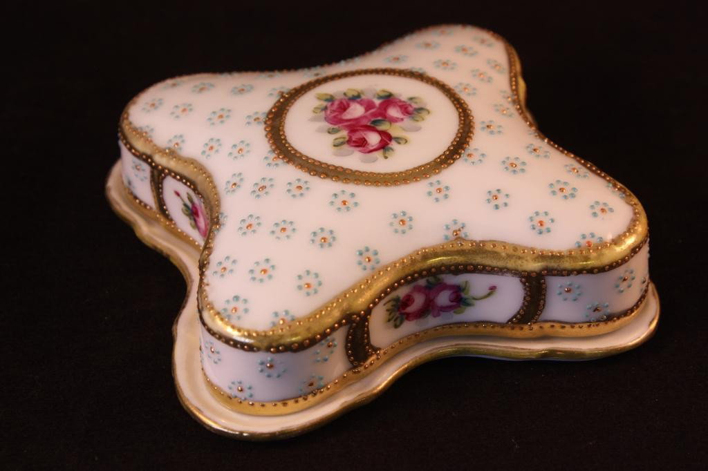 NIPPON Floral Dresser Box: 5 1/4" wide, 1" tall, gold loss