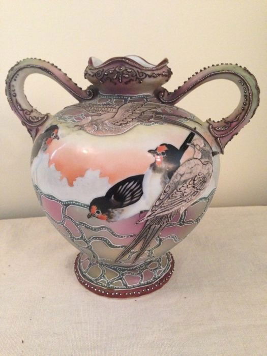 Nippon Rare Moriage Wren vase (1 of 2)