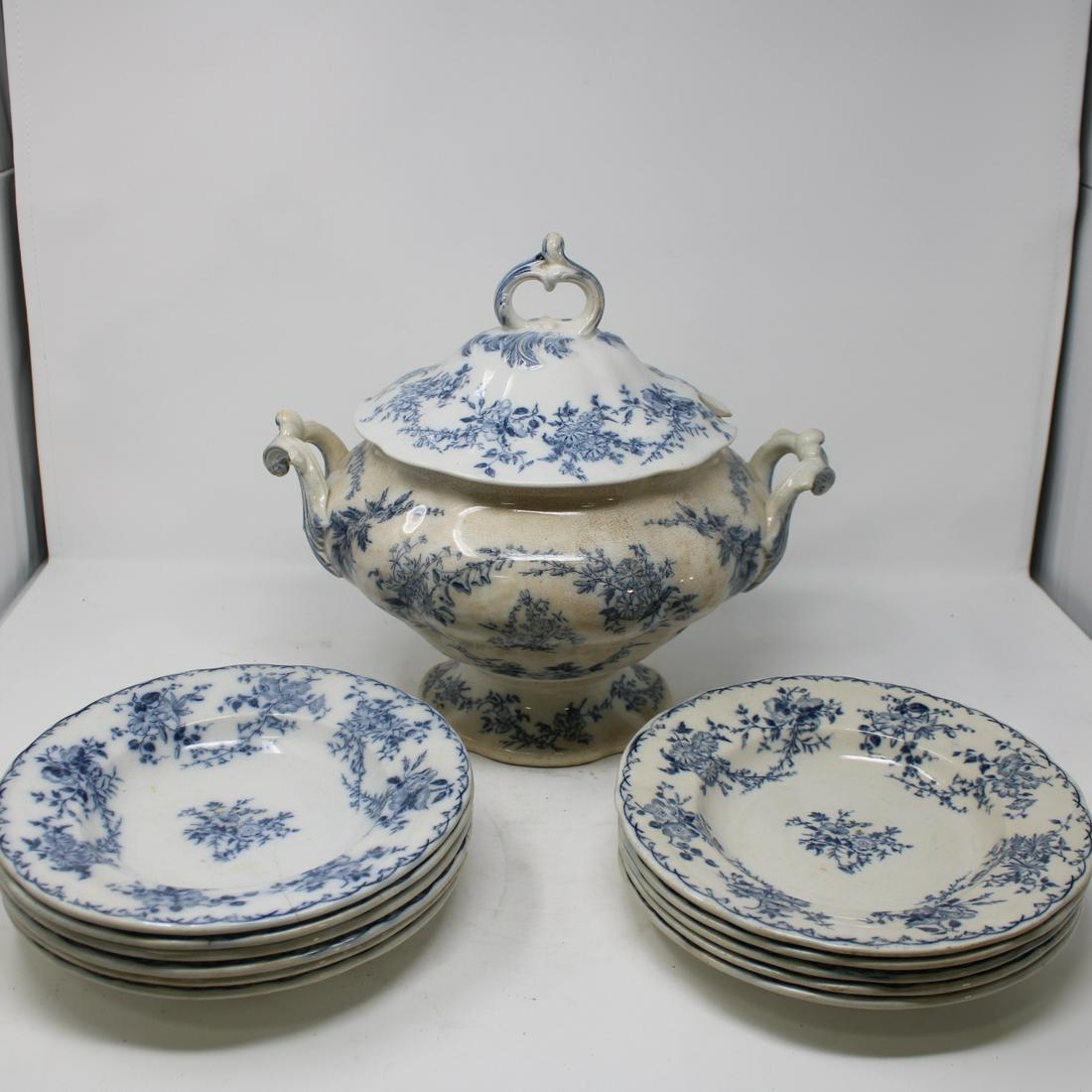 Tureen and 11 Bowls (1 of 5)