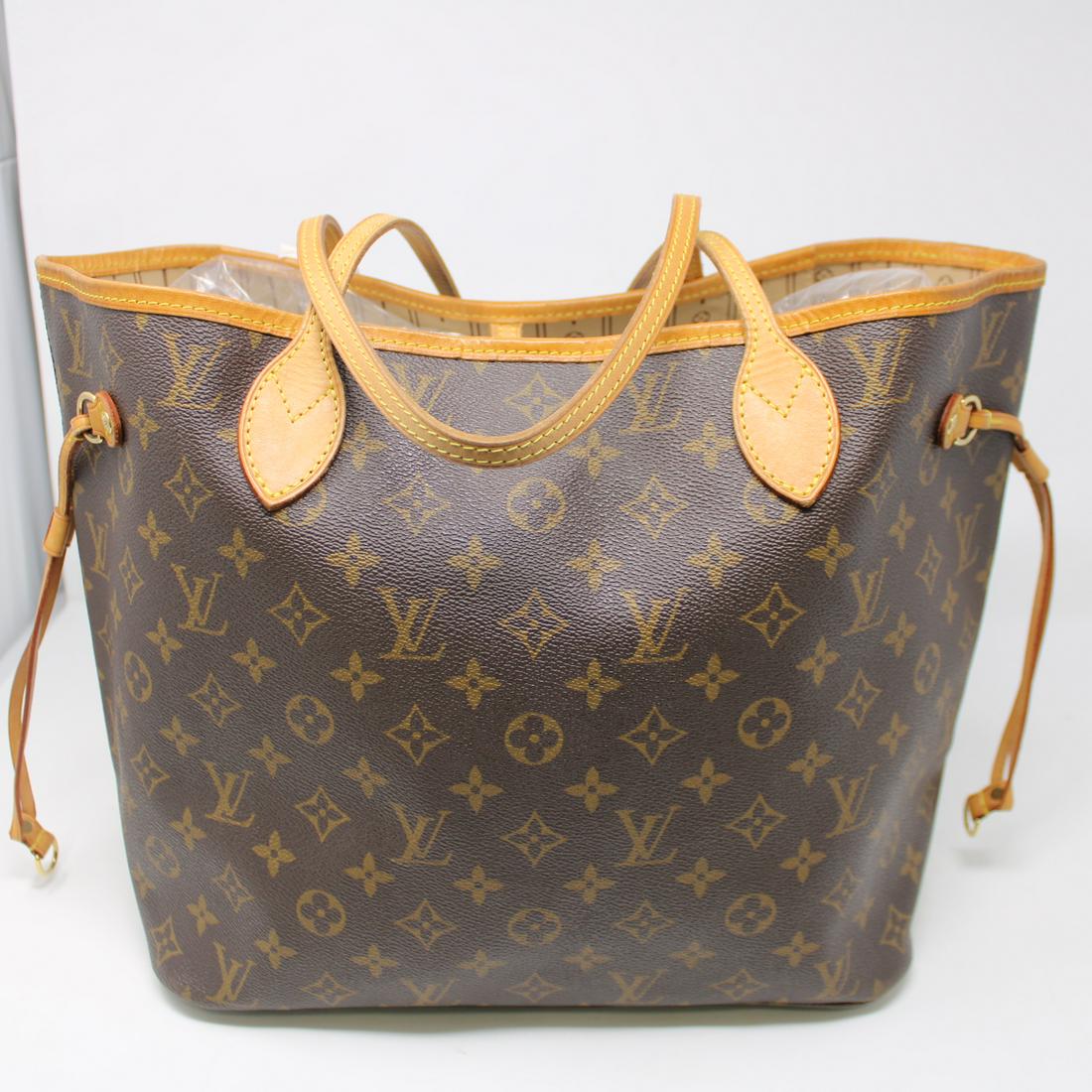 Louis Vuitton Neverfull MM (1 of 4)