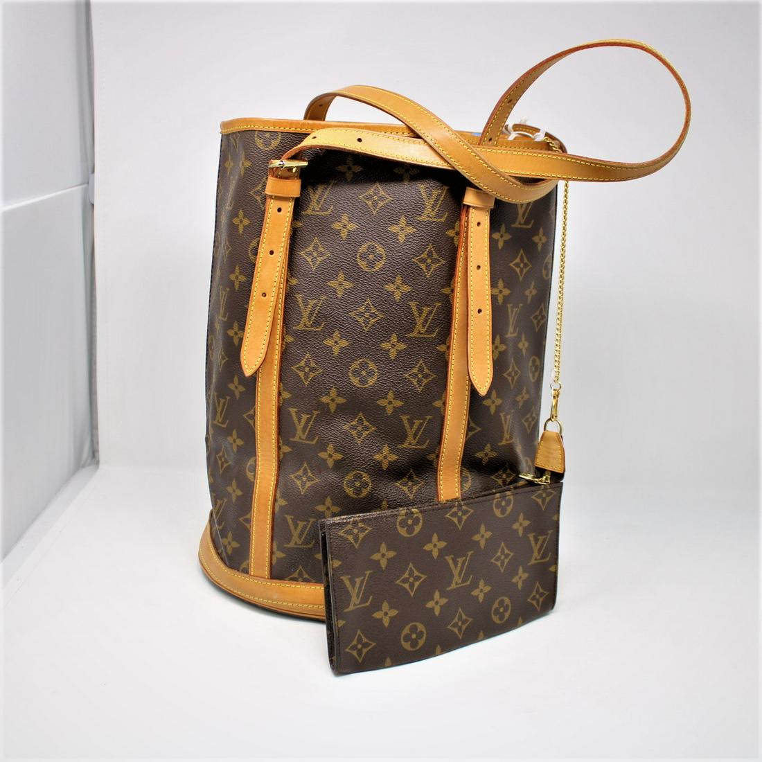 Louis Vuitton Bucket GM (1 of 4)