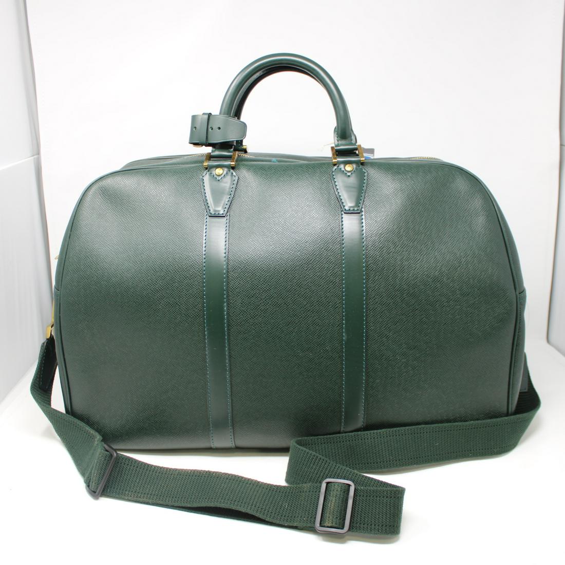 Louis Vuitton Kendall PM: Genuine Pre-Owned Louis Vuitton Kendall PM in Dark Green Taiga in AB condition. Date Code is SP1907. Includes Luggage Tag, Handle Strap. Measurements: 47*36*22cm (Length * Height * Width). This lot in