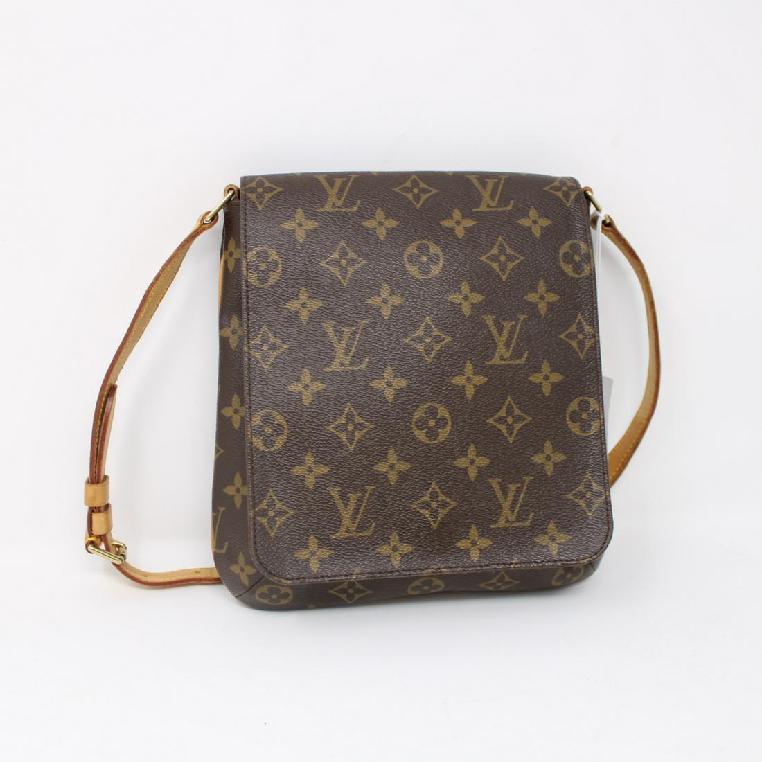 Louis Vuitton Musette Salsa: Genuine Pre-Owned Louis Vuitton Musette Salsa in Brown Monogram Canvas in AB condition. Date Code is LM1001. Measurements: 22*24*3cm (Length * Height * Width). This lot includes a certificate of authe