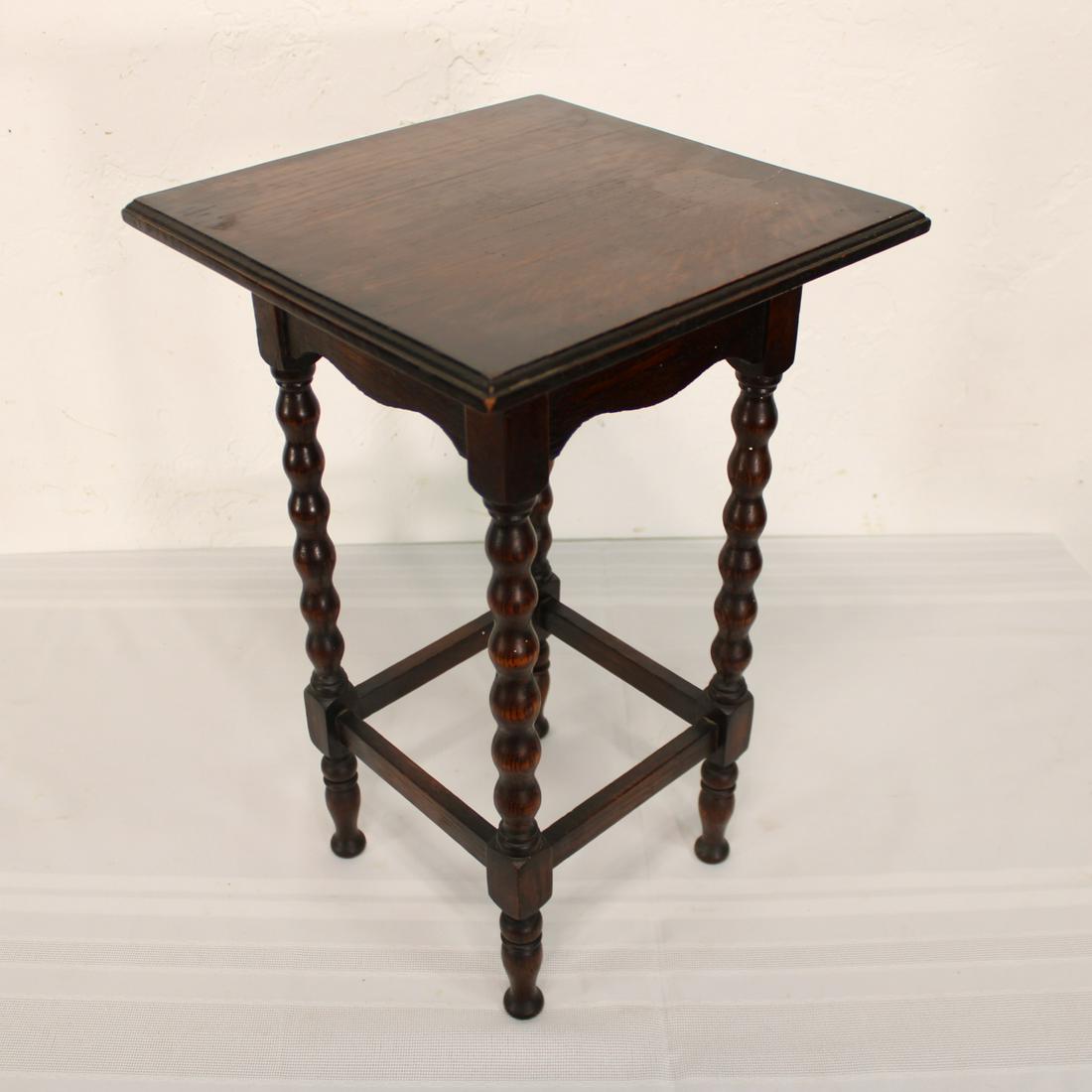 Small Oak Bobbin Twist Table (1 of 2)