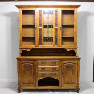 Edwardian Oak Dresser with Leaded Glass: Beautiful Edwardian oak dresser with floral stained glass to the center & clear display cabinets to the side. Art Nouveau style handles. Three drawers to the base with an open compartment flanked by