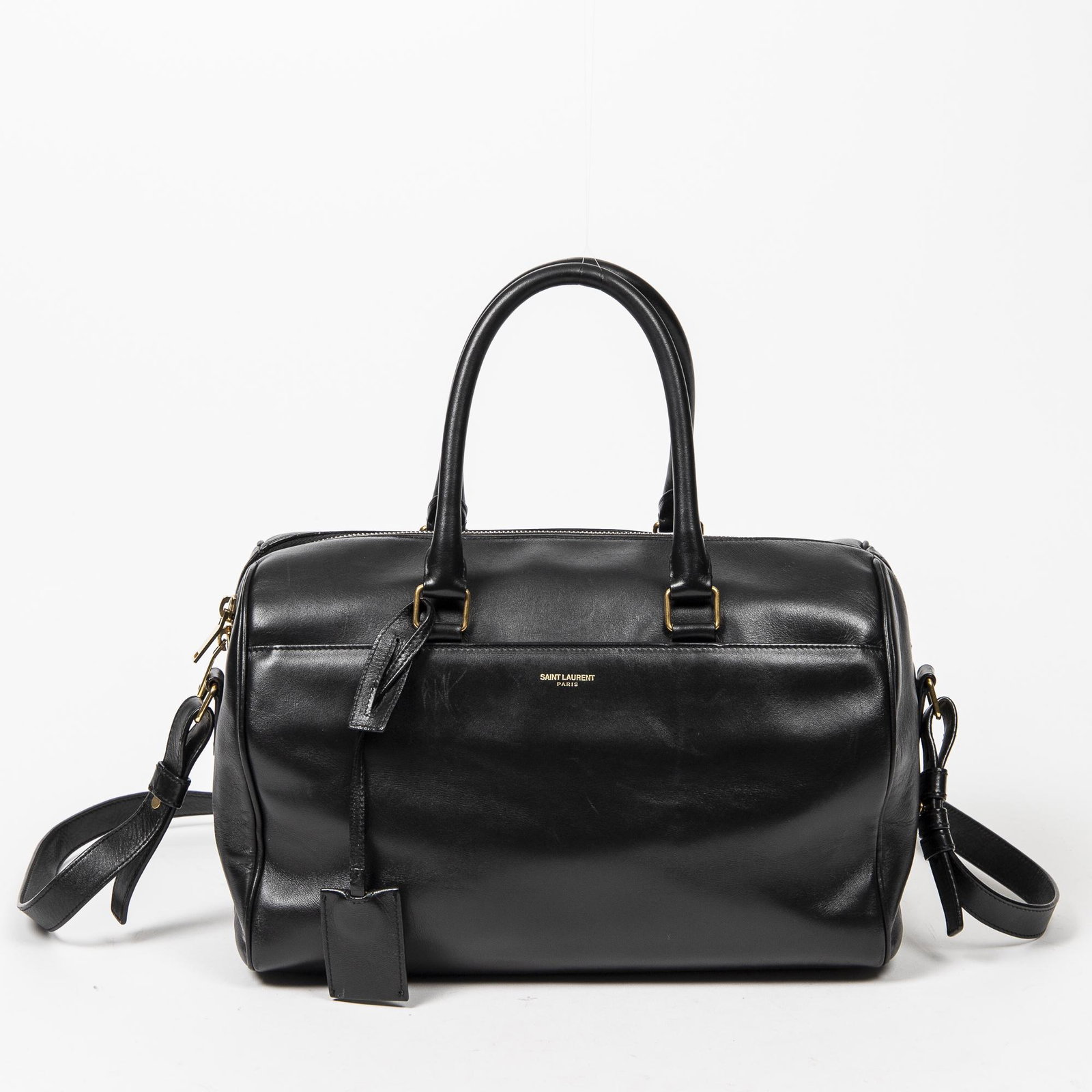 Yves St-Laurent Duffle 6 in Smooth Leather: Genuine Pre-Owned Yves St-Laurent Duffle 6 in Black Smooth Leather in A condition. Date Code is 322049-529258. Includes Dustbag. Measurements: 30*22*12cm (Length * Height * Width). This lot includes a
