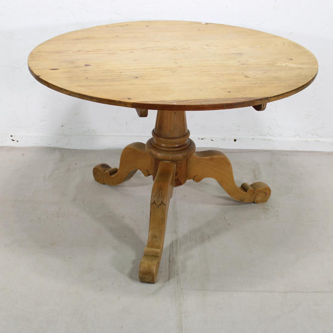 English Round Pine Table (1 of 4)