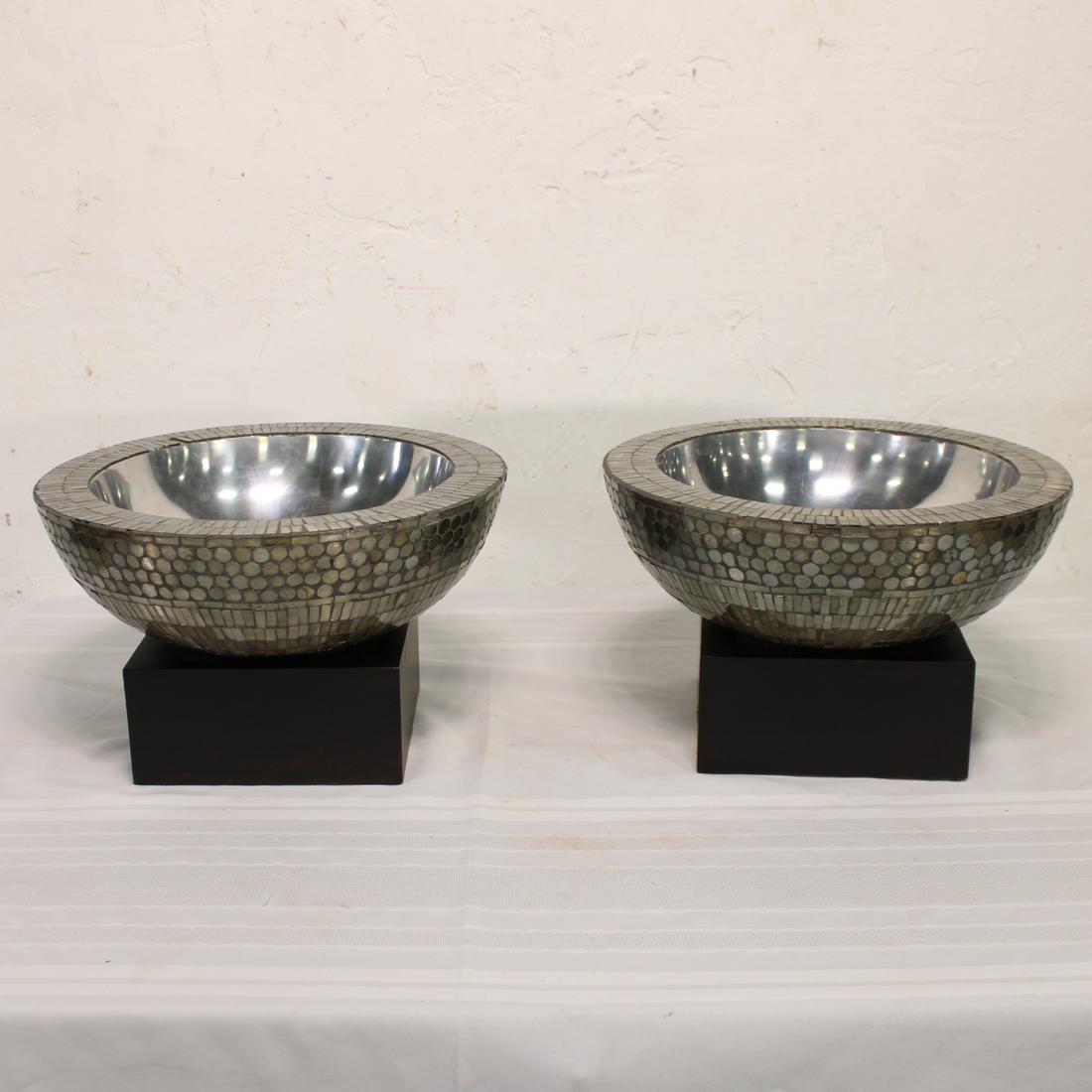 Pair of Decorative Mirrored Bowls on Stand (1 of 5)