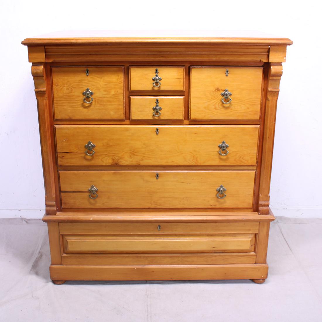 Large British Chest (1 of 13)