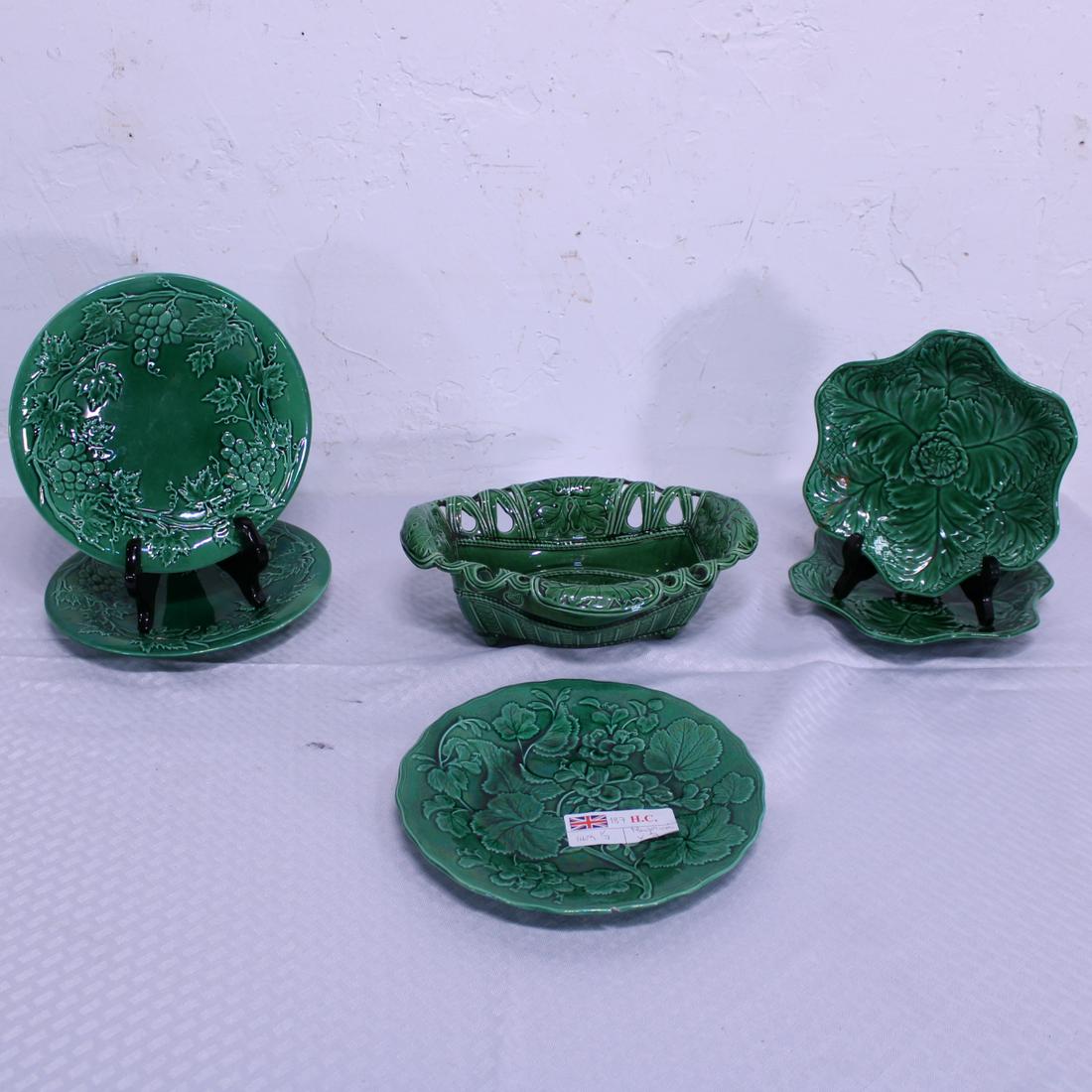 6 Pieces of Majolica - Green Leaf Pattern (1 of 6)