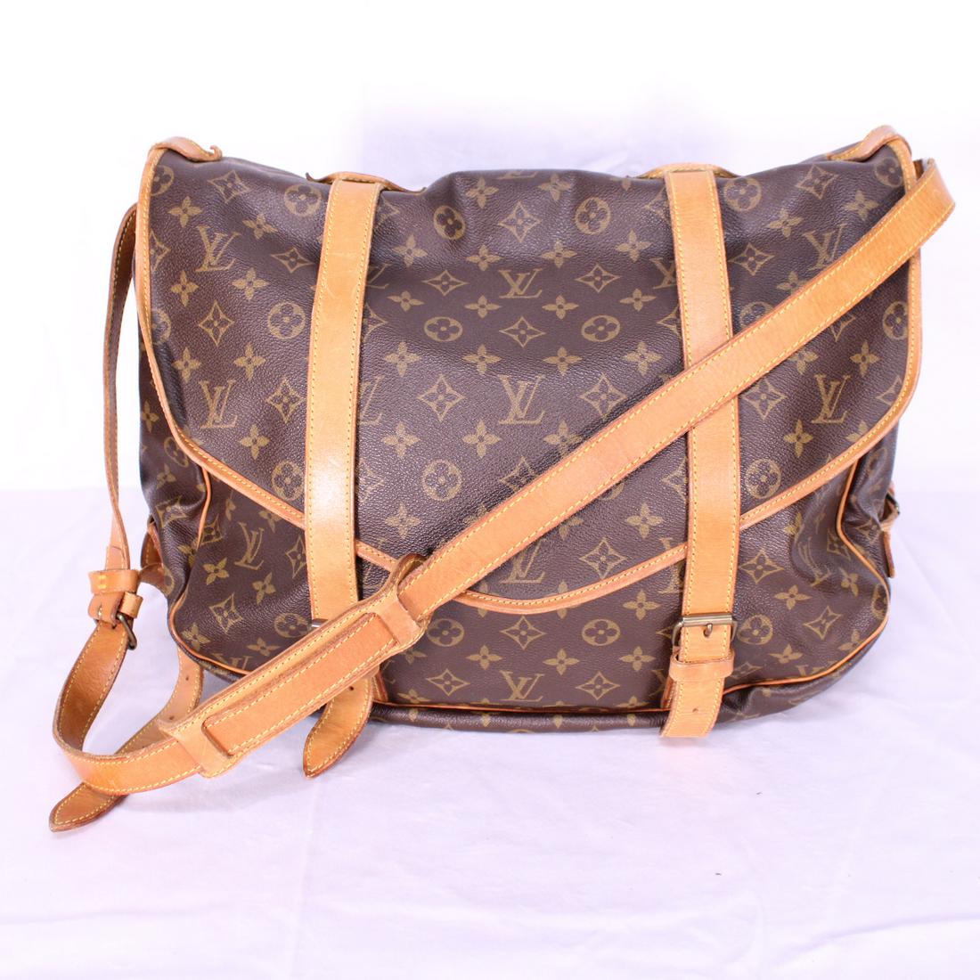 Louis Vuitton Saumur Double Straps in Monogram Canvas: Genuine Pre-Owned Louis Vuitton Saumur Double Straps in Brown Monogram Canvas in This bag has a smokey odor, AB - condition. Date Code is AR8903. Measurements: 35*33*14cm (Length * Height * Width). Th