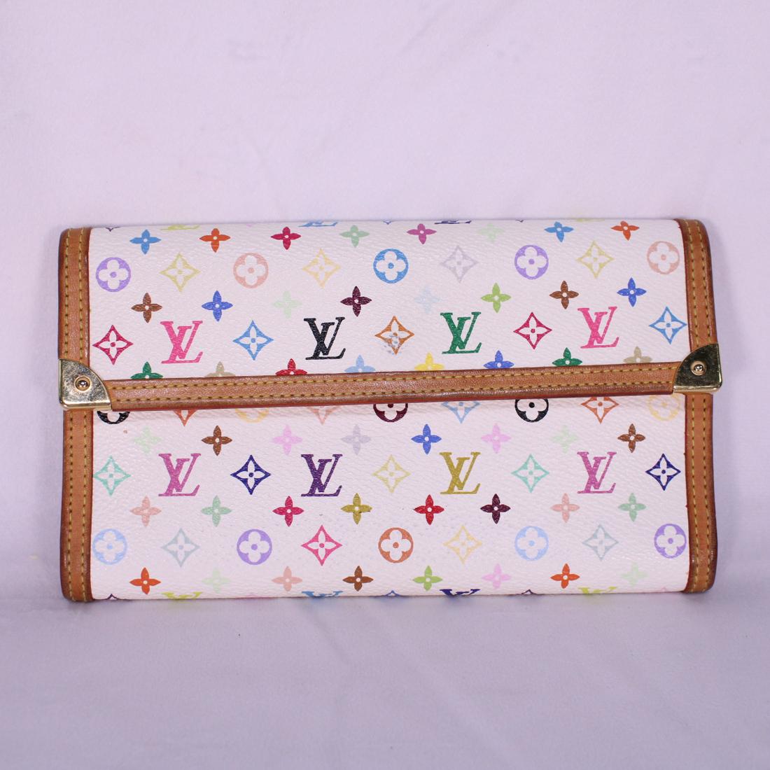 Louis Vuitton International Wallet in Monogram Canvas: Genuine Pre-Owned Louis Vuitton International Wallet in Brown Monogram Canvas in A condition. Date Code is TH1003. This lot includes a certificate of authenticity.