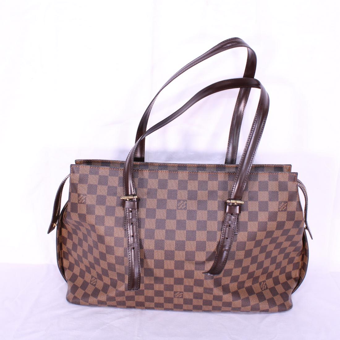 Louis Vuitton Chelsea in Damier Ebene: Genuine Pre-Owned Louis Vuitton Chelsea in Brown Damier Ebene in A condition. Date Code is TH0066. Measurements: 41*27*15cm (Length * Height * Width). This lot includes a certificate of authenticity.