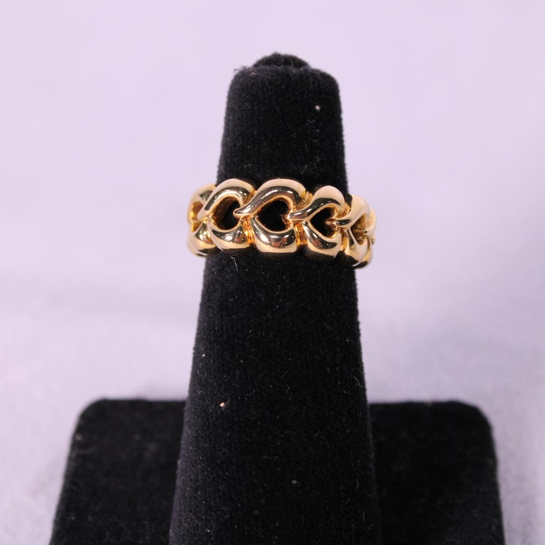 Van Cleef & Arpels Heart Size 48: Genuine Pre-Owned Van Cleef & Arpels Heart size 48 in Yellow 750 Yellow Gold in AA condition. Date Code is CR05. This lot includes a certificate of authenticity.