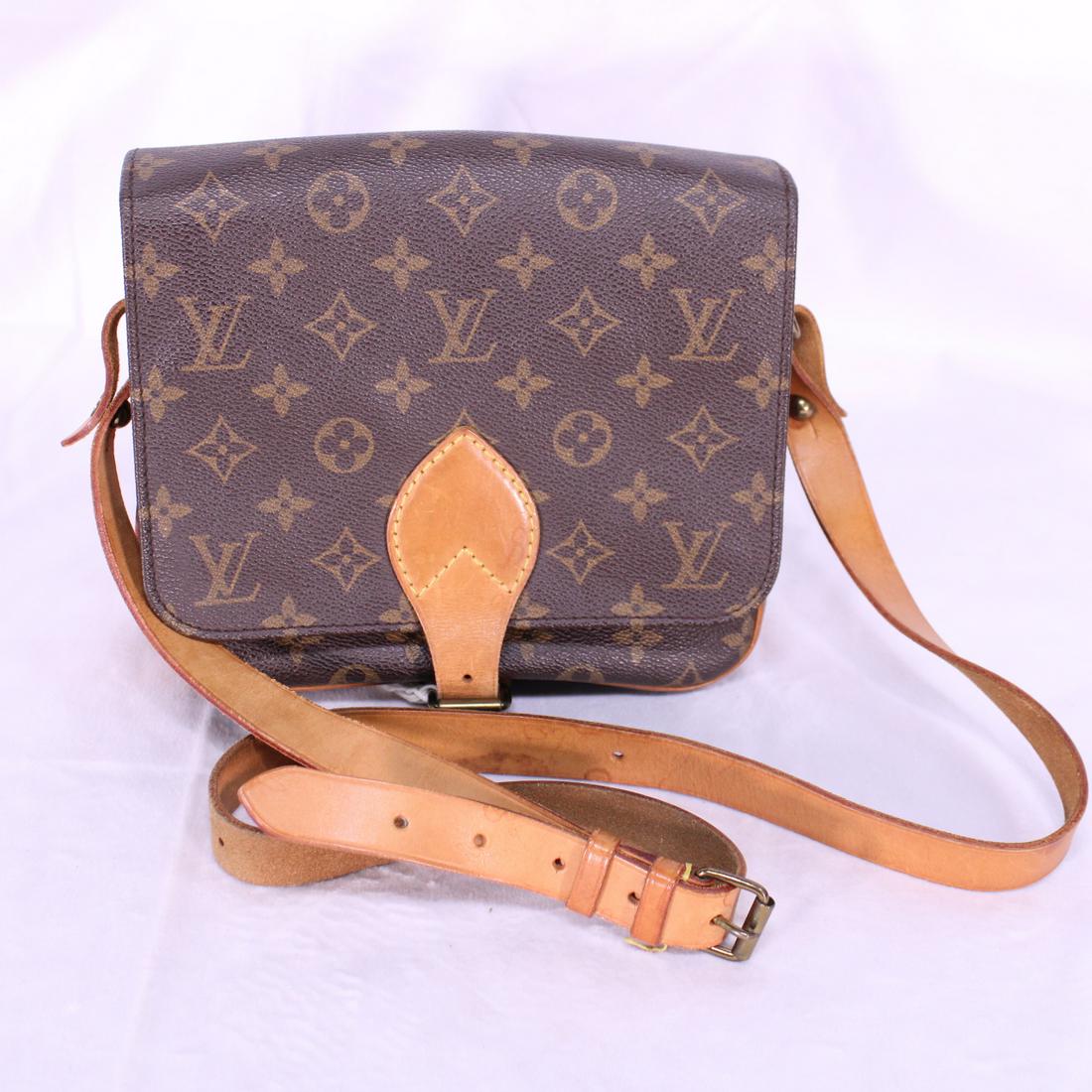 Louis Vuitton Cartouchiere PM in Monogram Canvas: Genuine Pre-Owned Louis Vuitton Cartouchiere PM in Brown Monogram Canvas in A condition. Date Code is SL0970. Measurements: 16*15,5*5cm (Length * Height * Width). This lot includes a certificate of au