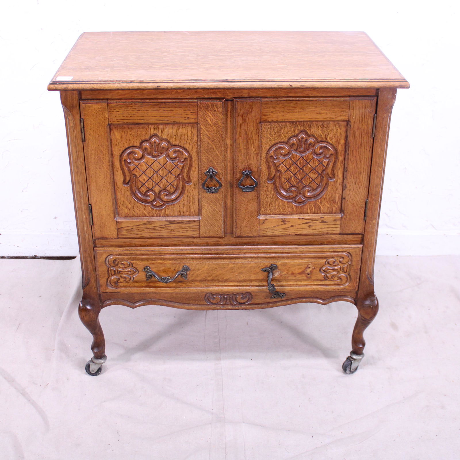 Small Country French 2 Door 1 Drawer Cabinet (1 of 5)