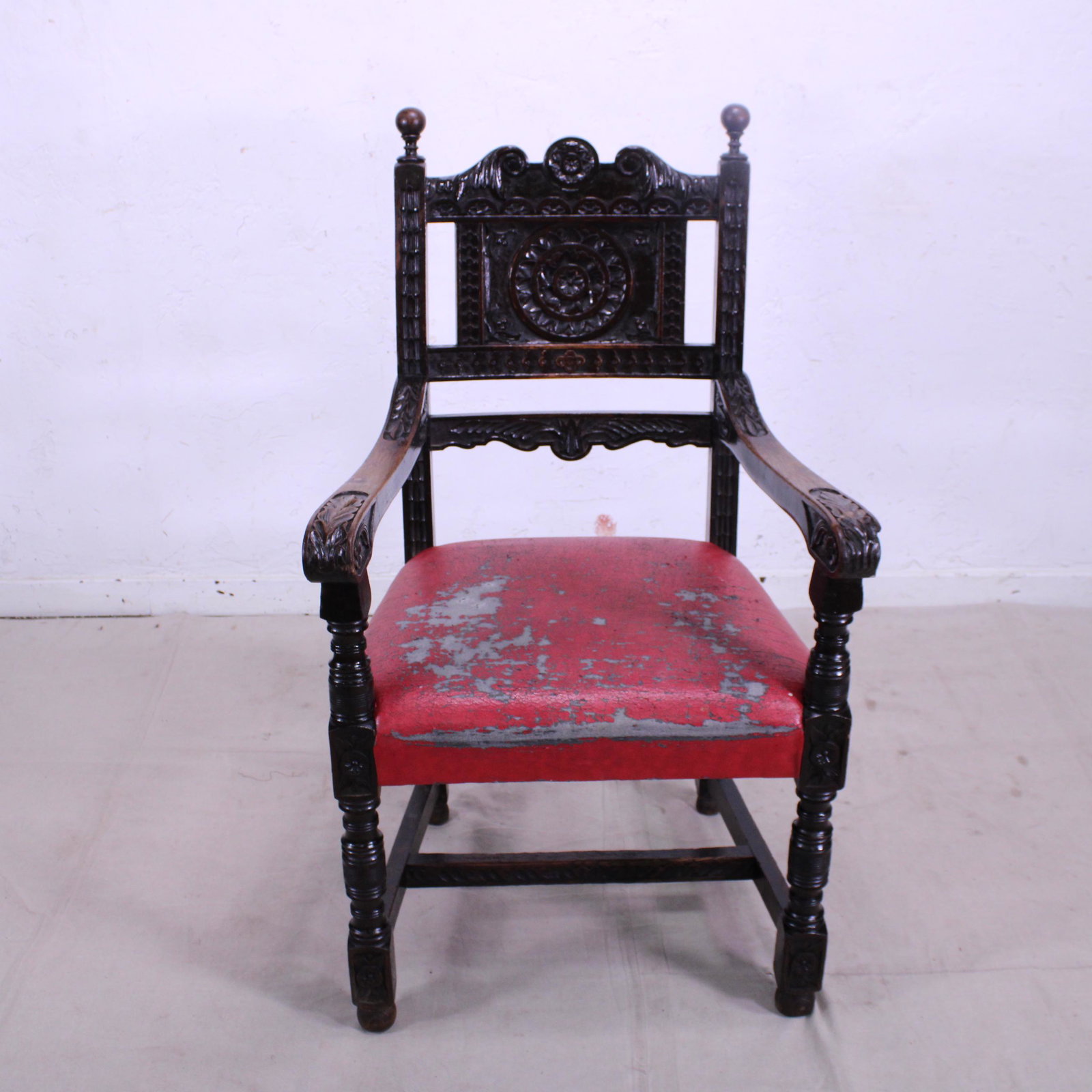 Oak Edwardian Carver Chair c.1900: Oak Edwardian Carver Chair c.1900 - 46 in tall x 26 x 21