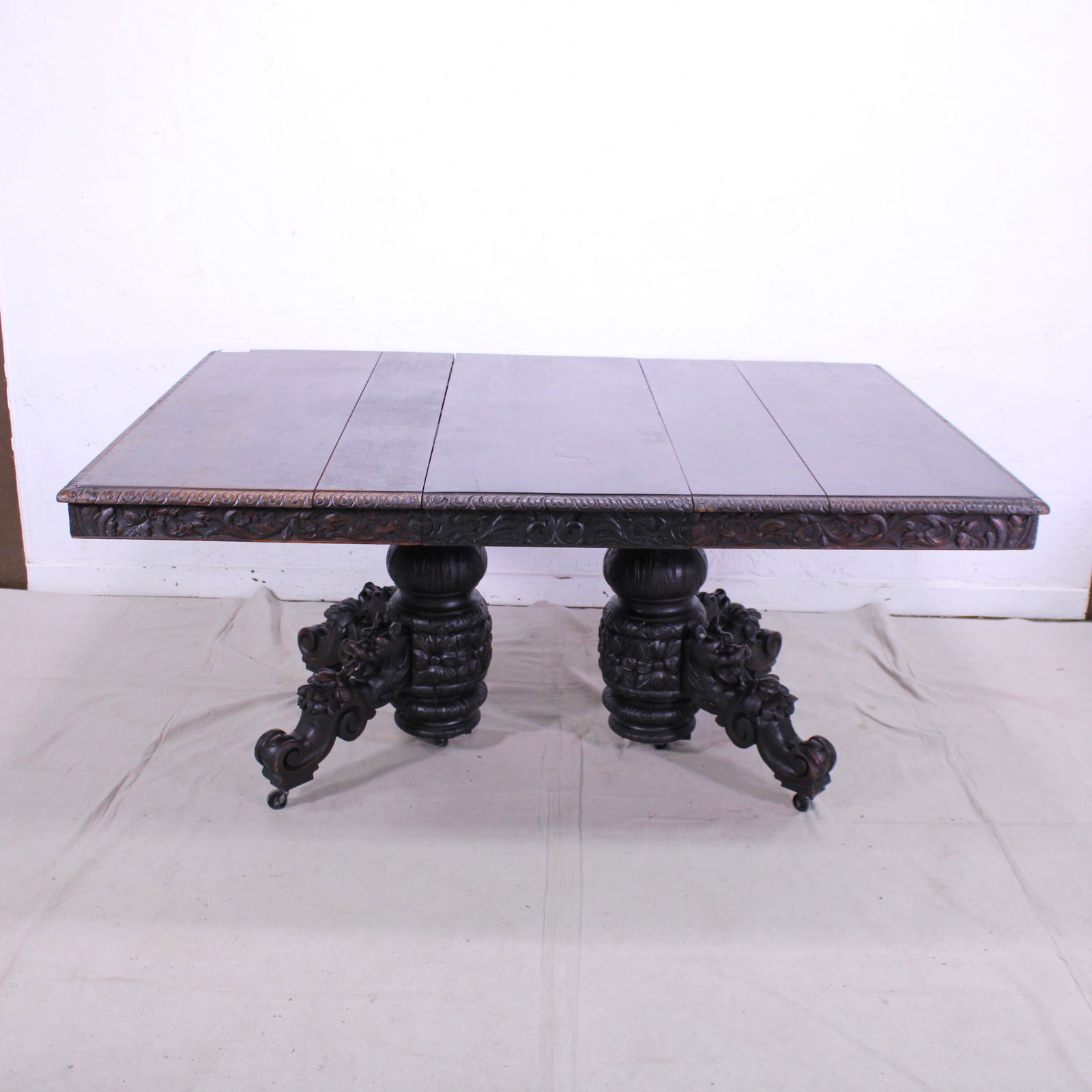 Large Carved Oak Hunt Table with 3 Leaves C.1820 (1 of 8)