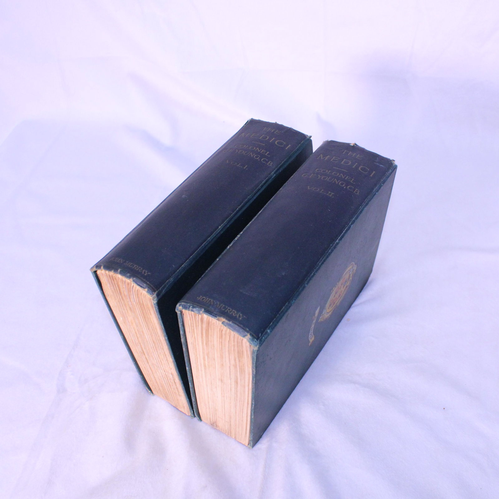 The Medici, 9th Printing, 1928, Col. G.F. Young, 2: The Medici, 9th Printing, 1928, Col. G.F. Young, 2 volumes, John Murray, London, with portraits and illustrations, dark blue cloth
