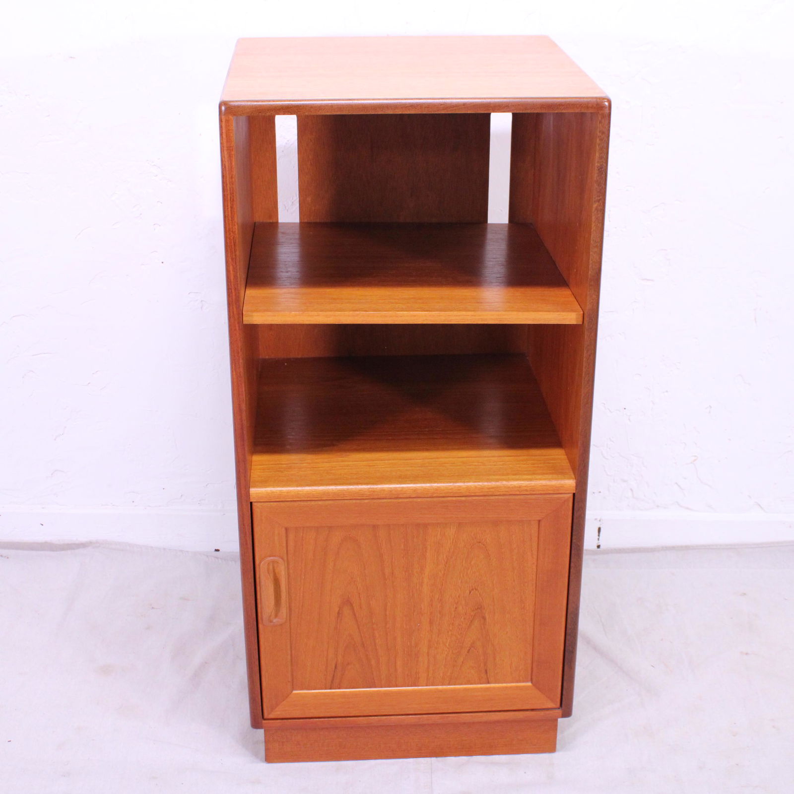 Mid Century G-Plan Fresco Stereo / Record Cabinet (1 of 6)