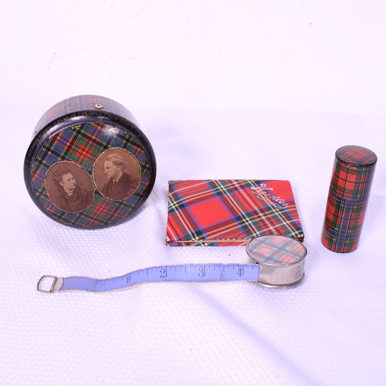 Scottish Tartan ware Tape Measure & 2 Needle Cases (1 of 4)