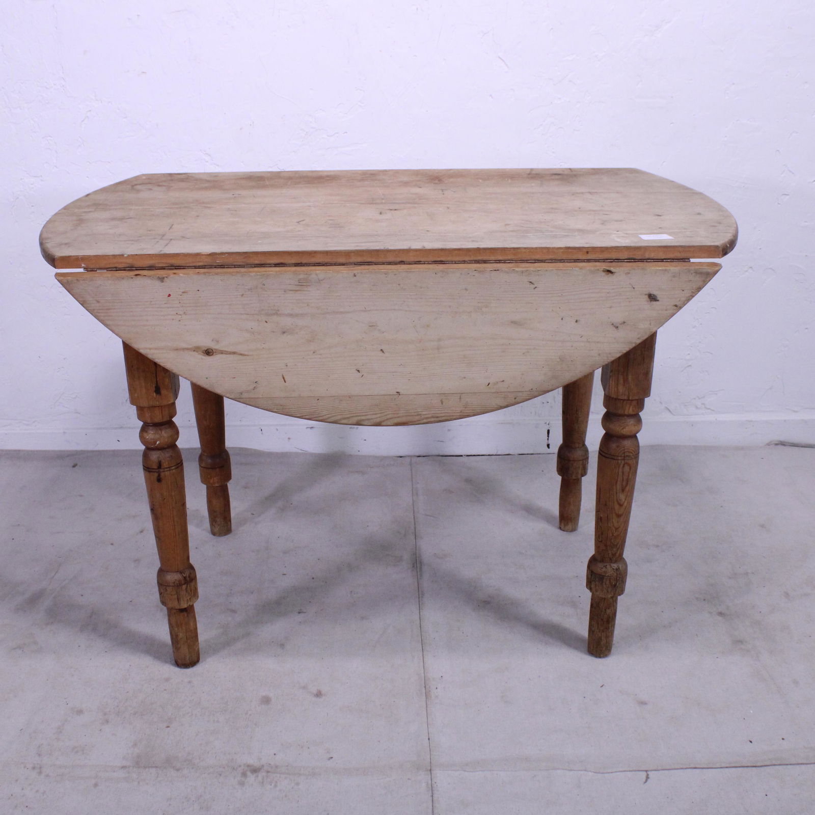 Pine Drop Leaf Table With Turned Legs (1 of 5)