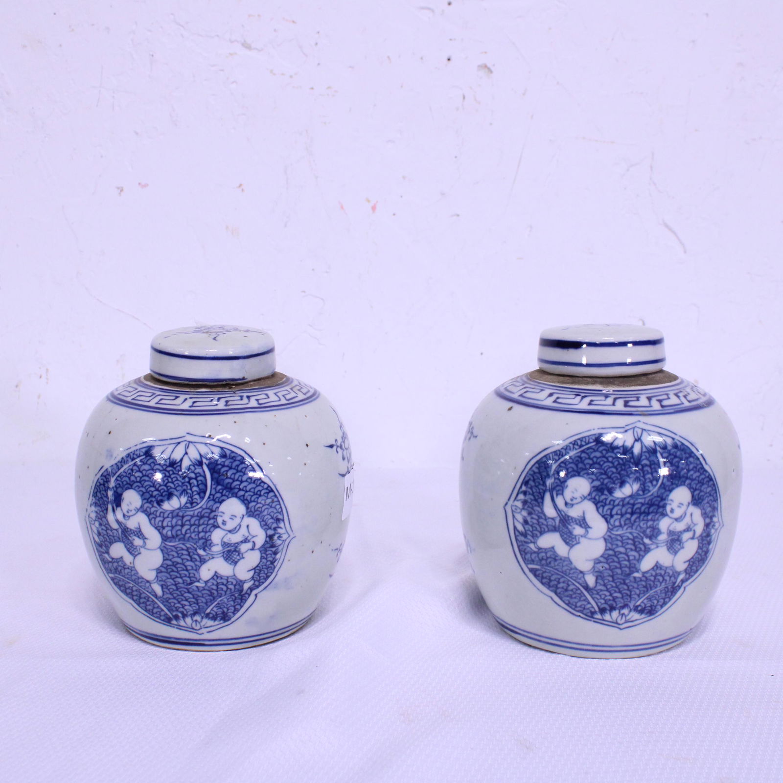 2 Small Blue and White Asian Tea / Ginger Jars (1 of 4)