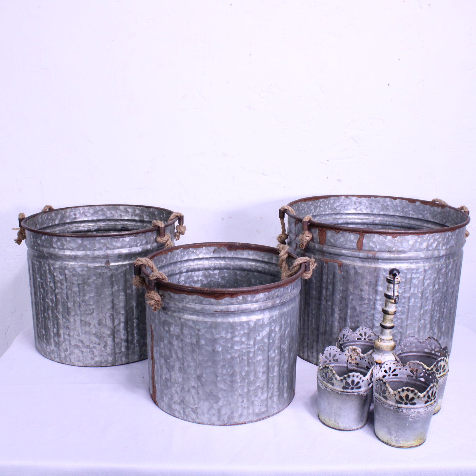 3 Graduated Tin Buckets with Rope Handles & Divided Bin (1 of 4)