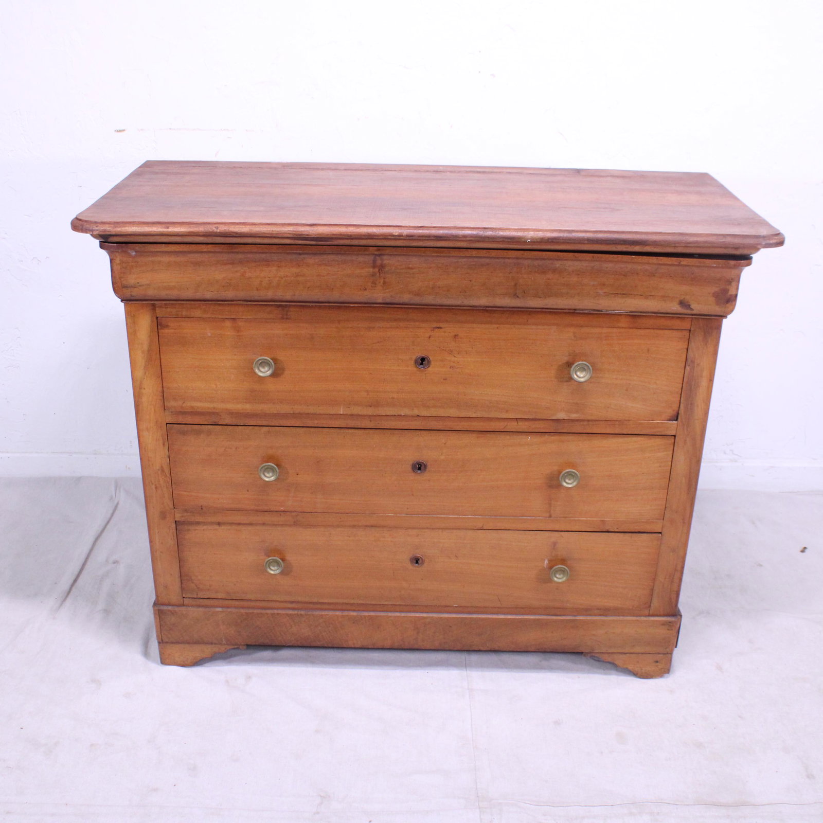 Oak 4 Drawer Commode: Oak 4 Drawer Commode. 39 in tall x 47 x 22
