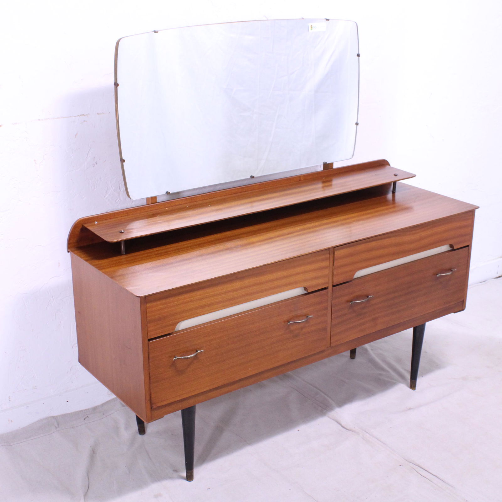 Mid Century Modern Dresser / Dressing Chest (1 of 5)
