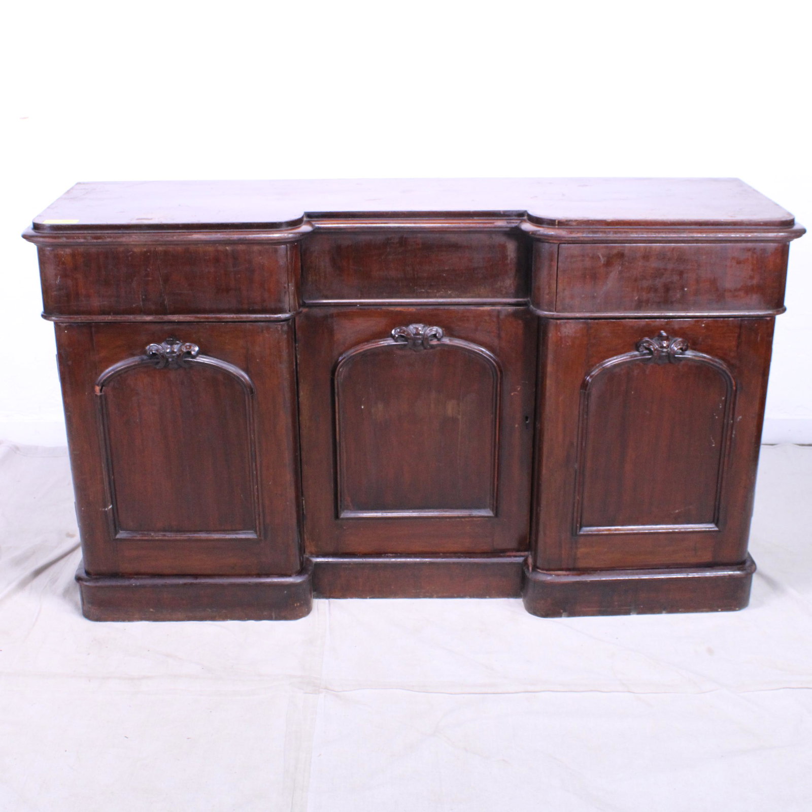 Antique British Mahogany Sideboard: British Mahogany Sideboard - 36 in tall x 64 x 20