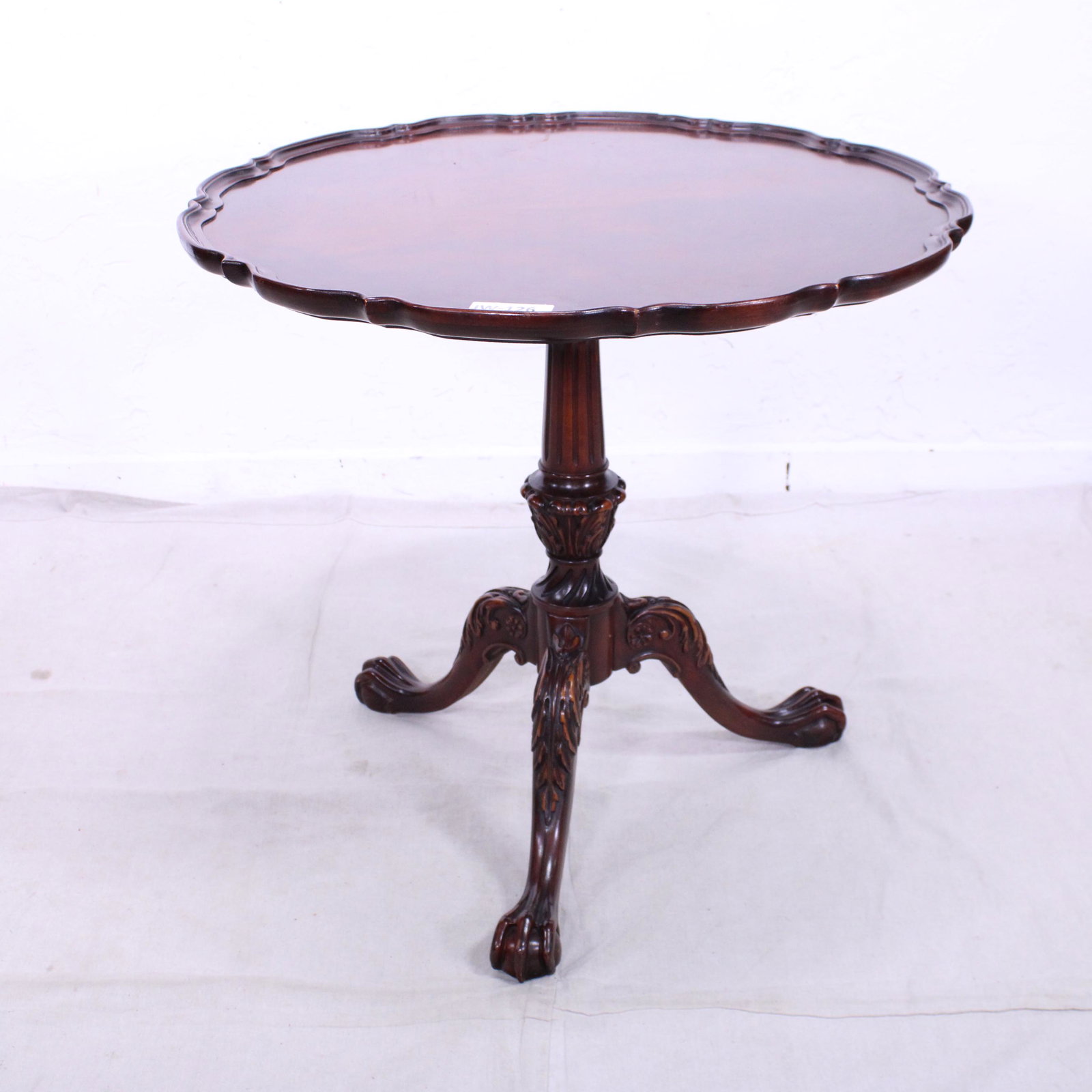 Mahogany Scalloped Top Carved Base Lamp Table: Mahogany Scalloped Top Carved Base Lamp Table - 28 in tall x 31 Round