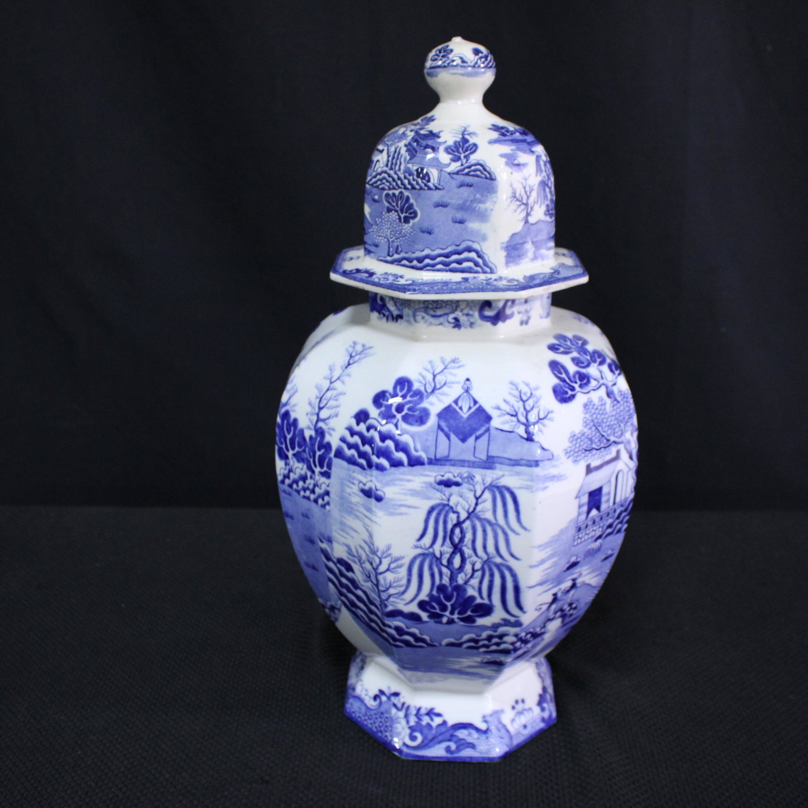 Masons Blue / White Asian Urn With Lid: Masons Blue / White Asian Urn With Lid - 21 in tall x 11