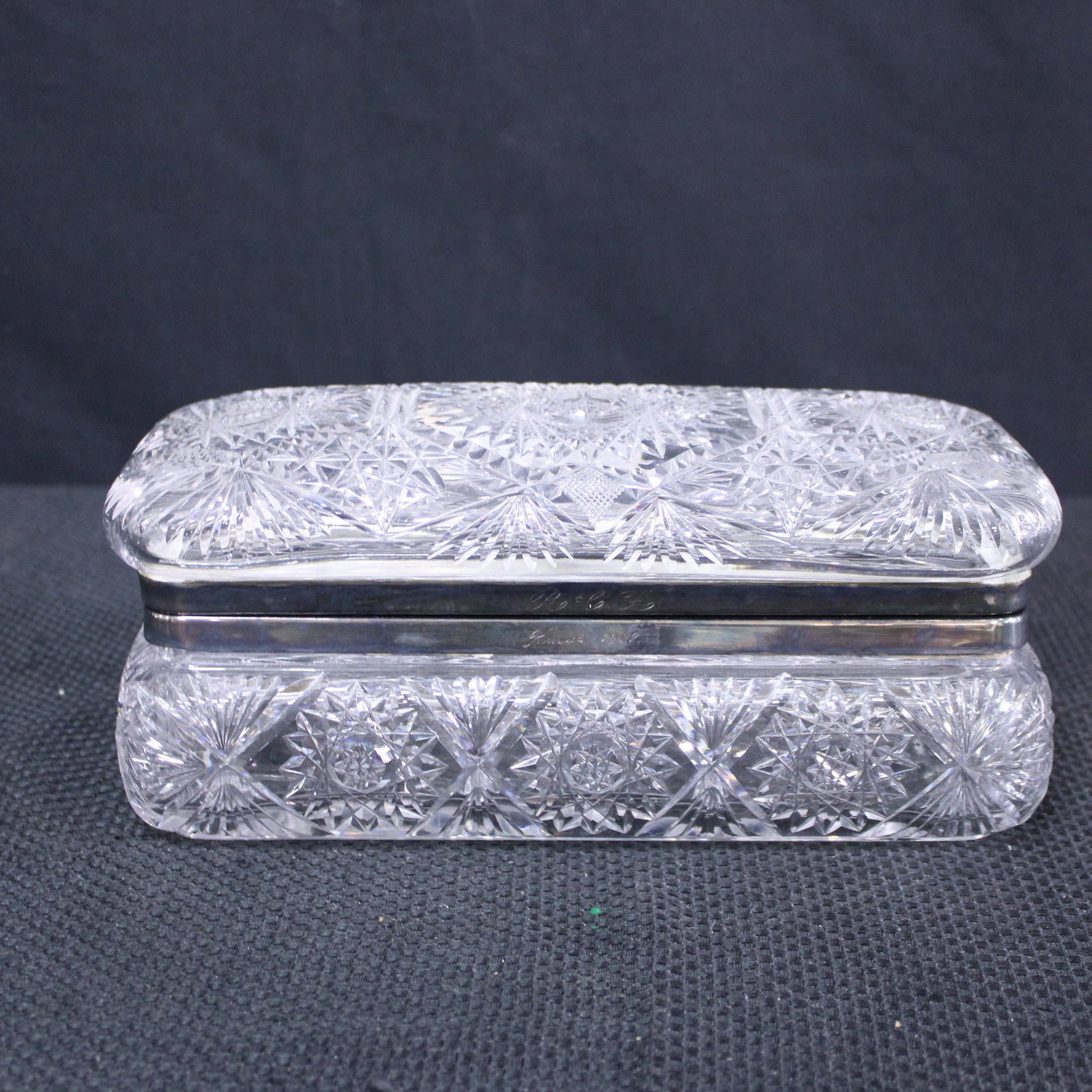 American Brilliant Cut Glass Glove Box: American Brilliant Cut Glass Glove Box 5 in tall x 10 x 5