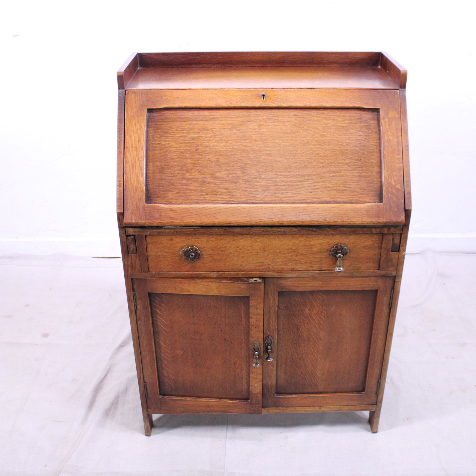 Oak Drop Front Bureau With Gallery Back: Oak Drop Front Bureau With Gallery Back - 40 in tall x 27 x 16