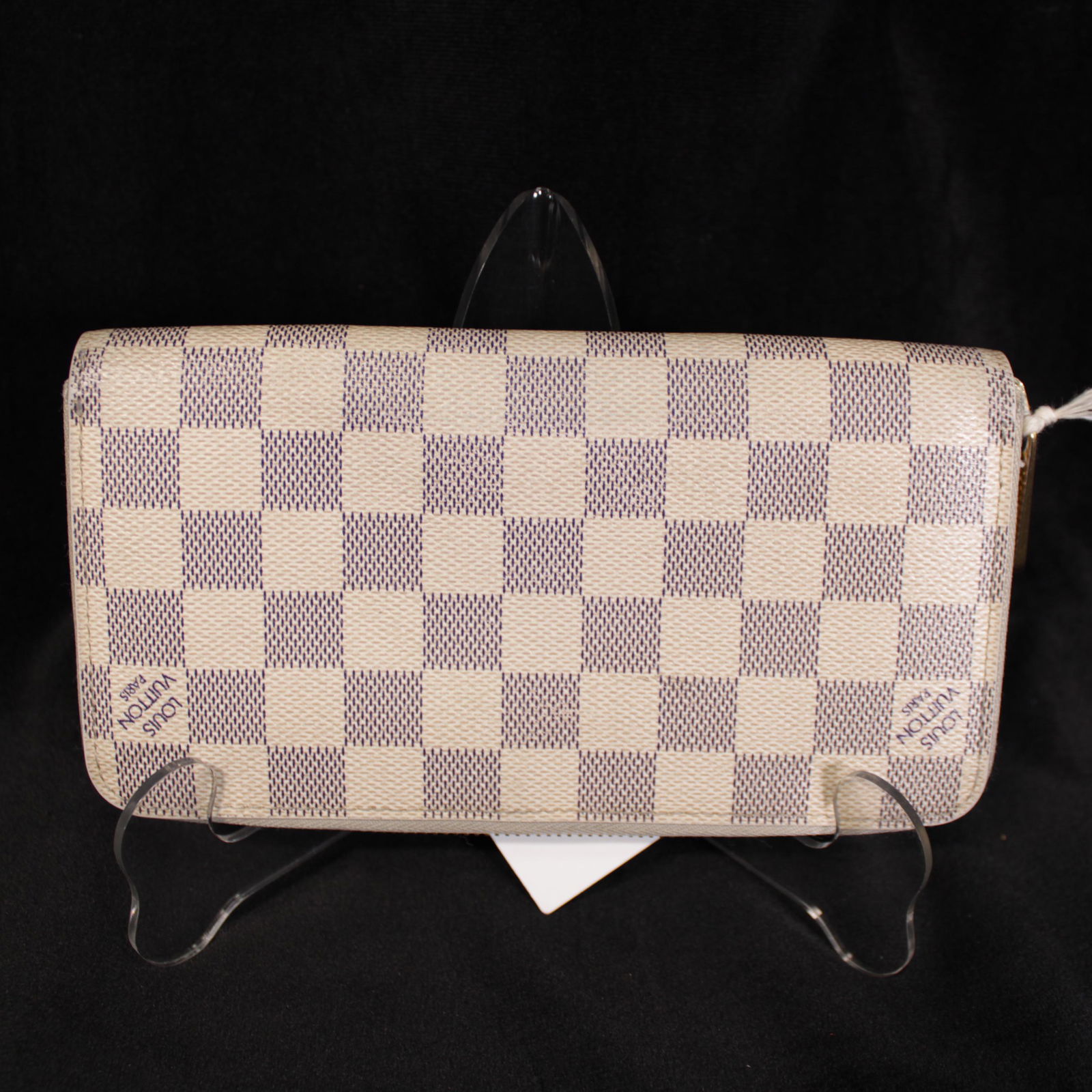 Louis Vuitton Zippy Wallet in Damier Azur: Genuine Pre-Owned Louis Vuitton Zippy Wallet in Ivory Damier Azur in A condition. Date Code is CA2009. Measurements: 19,5*10,5*2,3cm (Length * Height * Width). This lot includes a certificate of authe