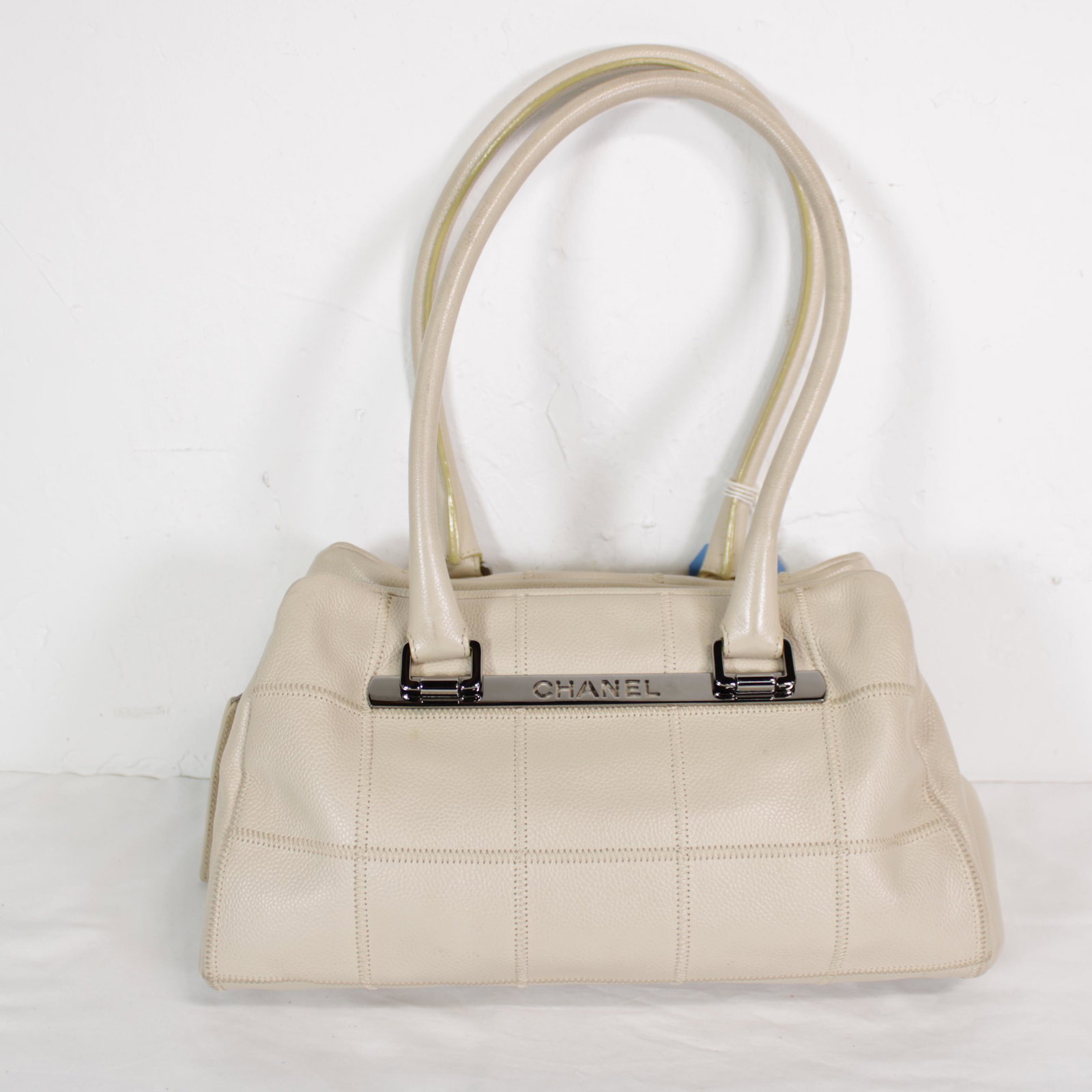 Chanel Lax Bowler in Square Quilted Caviar Leather: Genuine Pre-Owned Chanel Lax Bowler in Beige Square Quilted Caviar Leather in A condition. Date Code is 10330318 This lot includes Sticker, Card. Measurements: 32*15*15cm (Length * Height * Width). Th