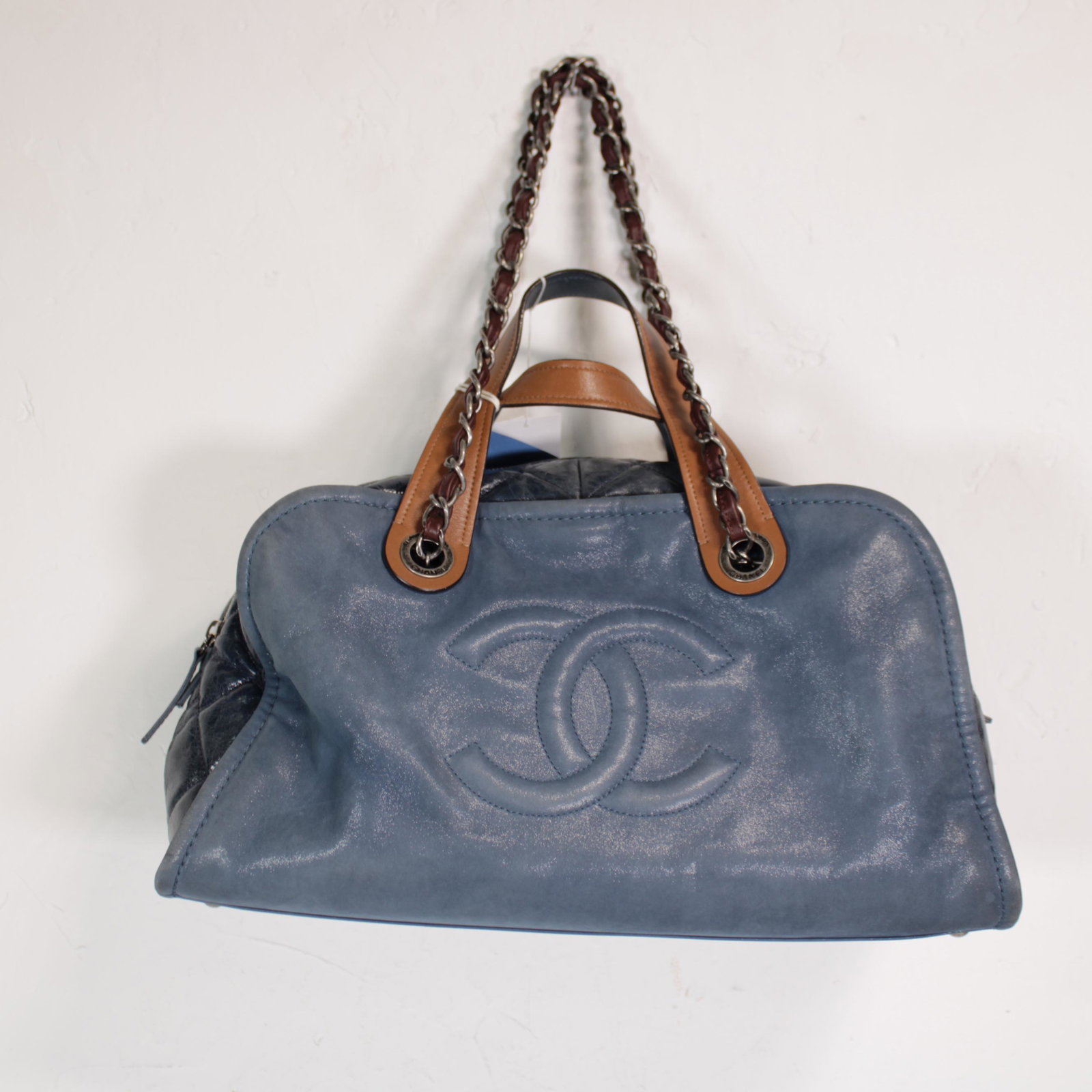 Chanel Bowler 2 Way Tote in Crinkled Quilted: Genuine Pre-Owned Chanel Bowler 2 Way Tote in Old Blue Crinkled Quilted Leather/Smooth Leather in A condition. Date Code is 15142199 This lot includes Sticker. Measurements: 38*20*12cm (Length * Heigh
