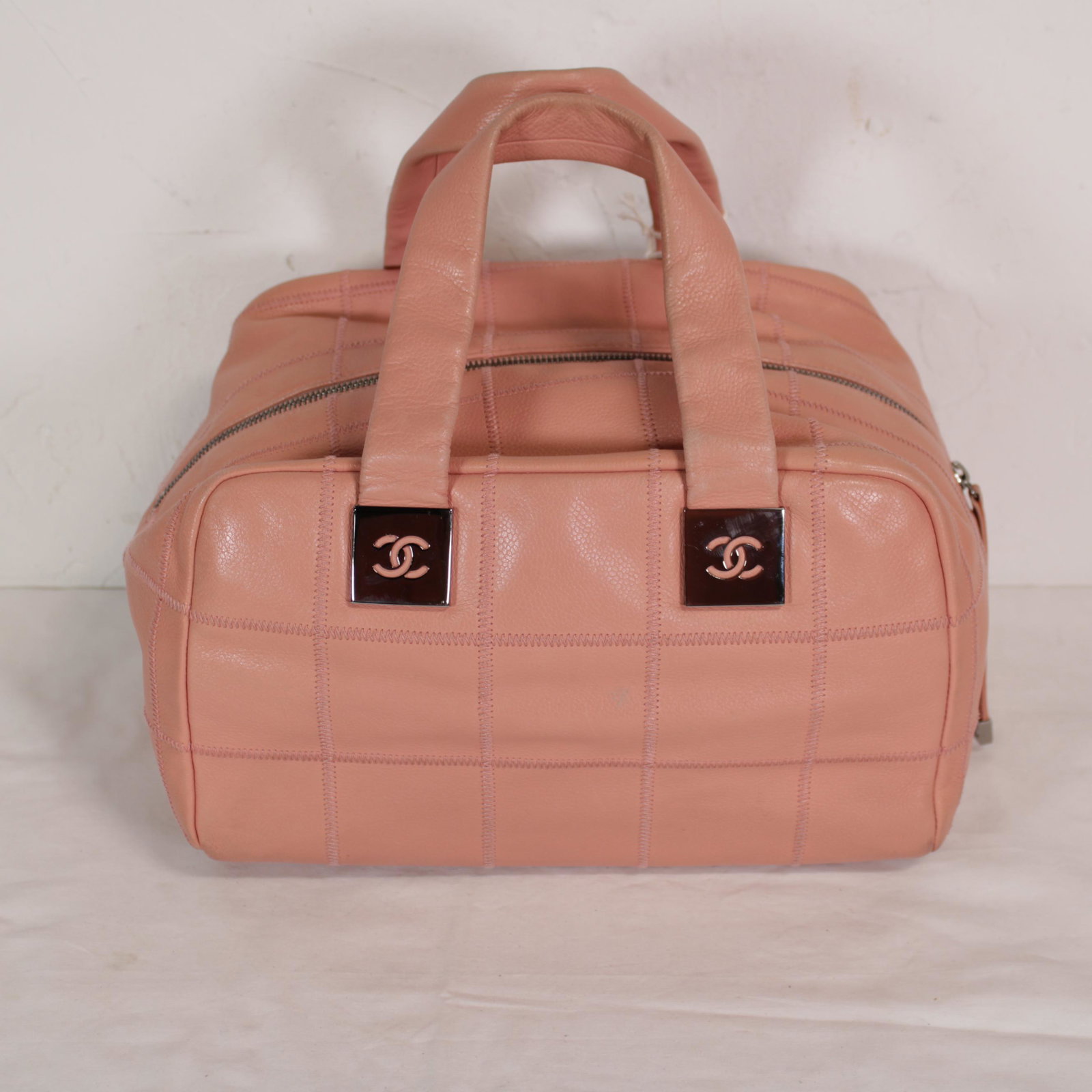 Chanel Lax Bowler in Square Quilted Caviar Leather: Genuine Pre-Owned Chanel Lax Bowler in Pink Square Quilted Caviar Leather in A condition. Date Code is 8717012 This lot includes Sticker. Measurements: 30*18*18cm (Length * Height * Width). This lot i