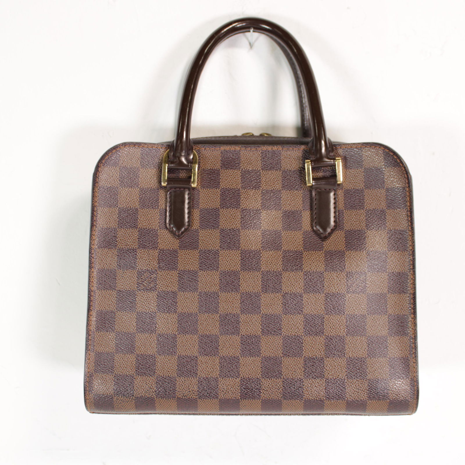 Louis Vuitton Triana in Damier Ebene: Genuine Pre-Owned Louis Vuitton Triana in Brown Damier Ebene in A condition. Date Code is VI1000. Measurements: 26*22*11cm (Length * Height * Width). This lot includes a certificate of authenticity.