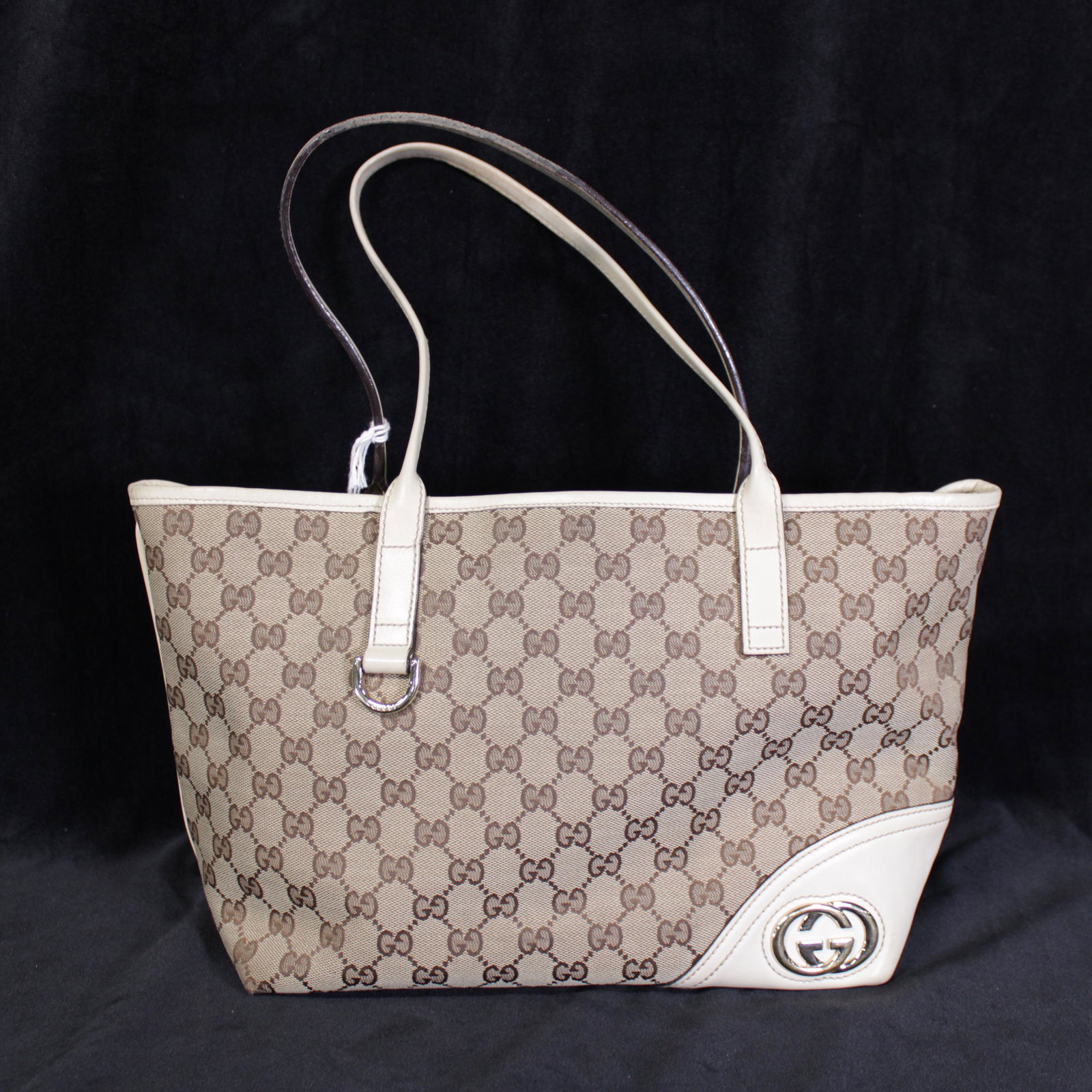 Gucci Britt PM in Monogrammed Canvas: Genuine Pre-Owned Gucci Britt PM in Beige/Brown Monogrammed Canvas in AB condition. Date Code is 169946/3444. Measurements: 28*24*14cm (Length * Height * Width). This lot includes a certificate of aut