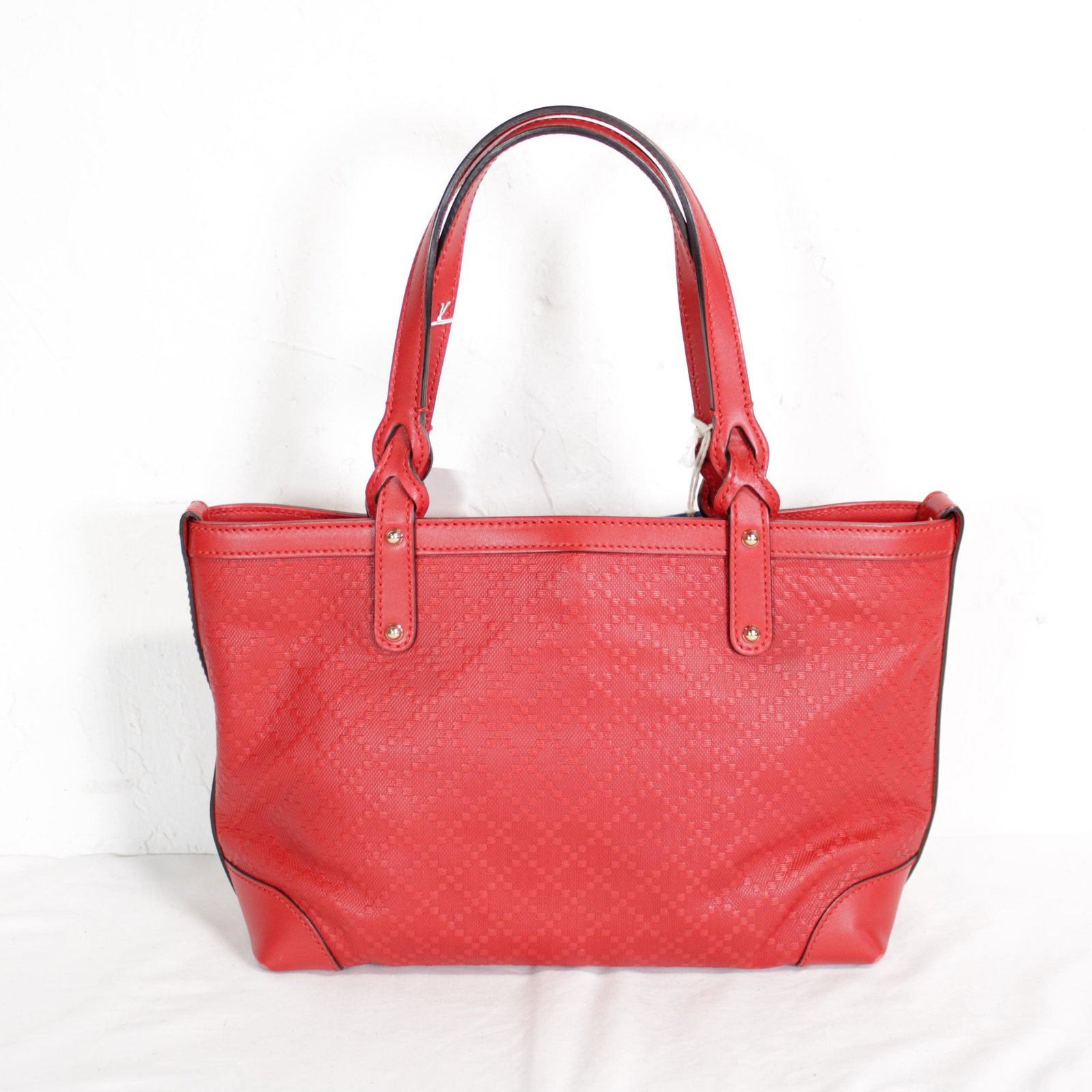 Gucci Craft PM in Diamante Coated Canvas: Genuine Pre-Owned Gucci Craft PM in Red Diamante Coated Canvas in A condition. Date Code is 269878-520981 This lot includes Dustbag. Measurements: 32*21*11cm (Length * Height * Width). This lot includ