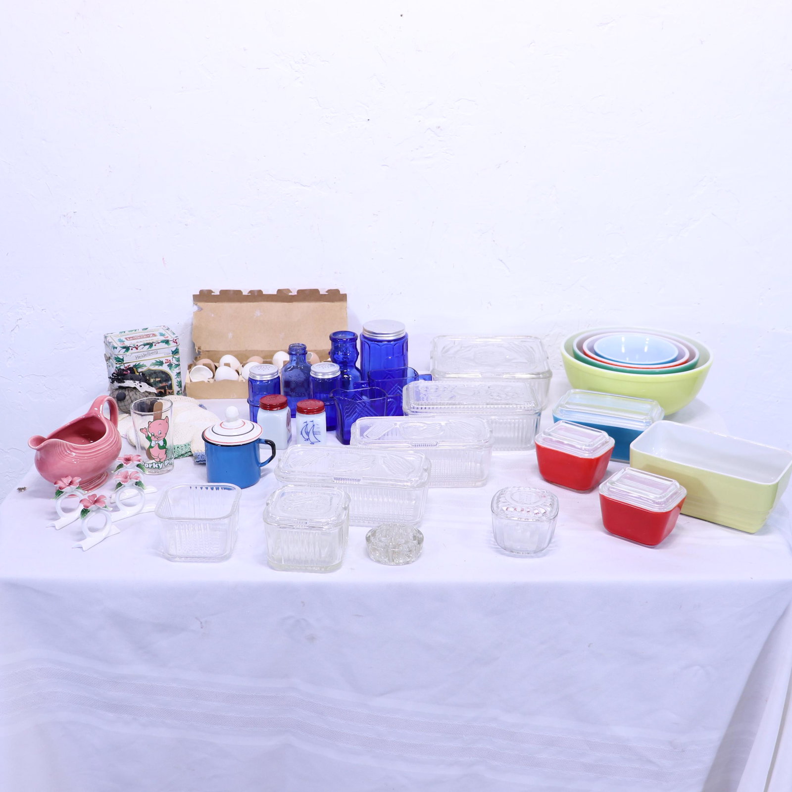 Collection of Vintage Glassware & Pyrex: Collection of Vintage Glassware & Pyrex